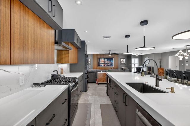 1721 NE 37th Street, Oakland Park, FL 33334