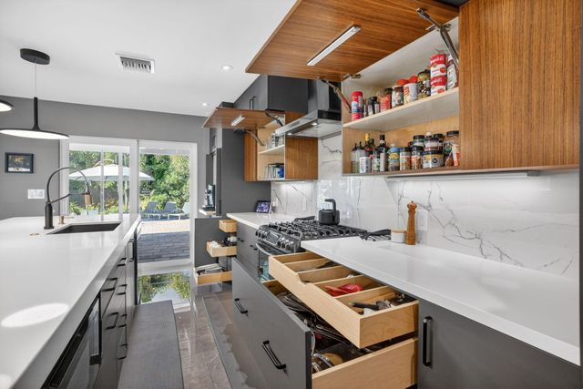 1721 NE 37th Street, Oakland Park, FL 33334