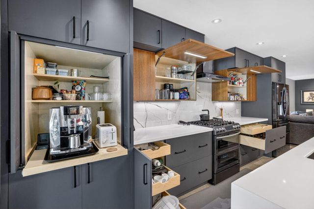 1721 NE 37th Street, Oakland Park, FL 33334