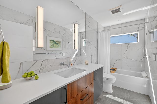 1721 NE 37th Street, Oakland Park, FL 33334