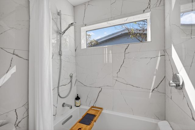 1721 NE 37th Street, Oakland Park, FL 33334