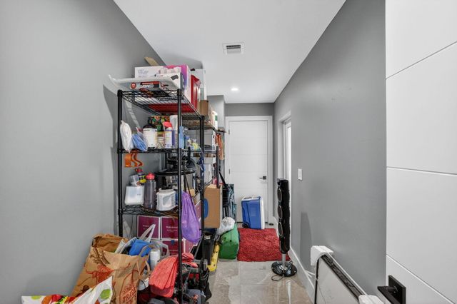 1721 NE 37th Street, Oakland Park, FL 33334