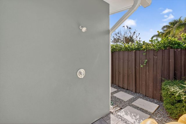 1721 NE 37th Street, Oakland Park, FL 33334