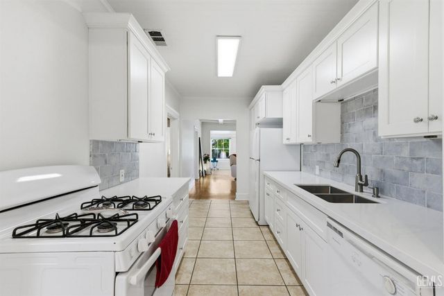 1929 A Street, Bakersfield, CA 93301