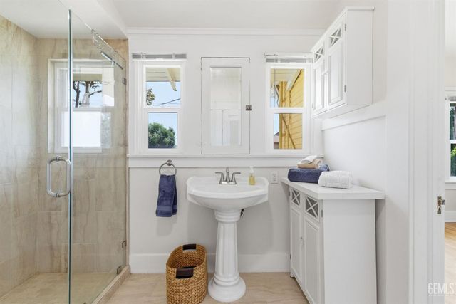 1929 A Street, Bakersfield, CA 93301