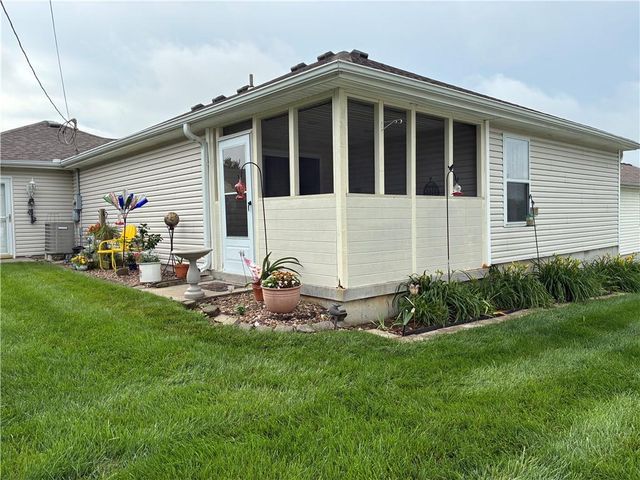 3004 Prairie View Drive, Harrisonville, MO 64701