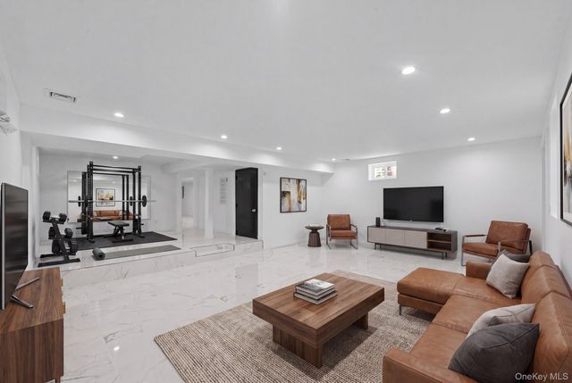 15815 N Conduit Avenue, Jamaica, NY 11434
