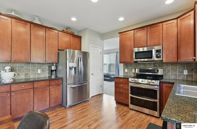 2421 Sand Hills Drive, Papillion, NE 68046