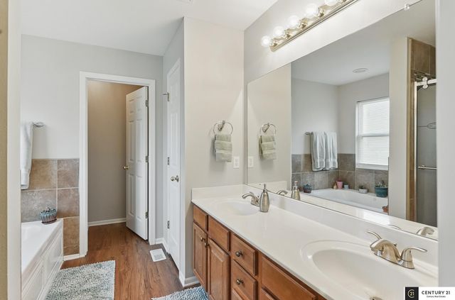 2421 Sand Hills Drive, Papillion, NE 68046