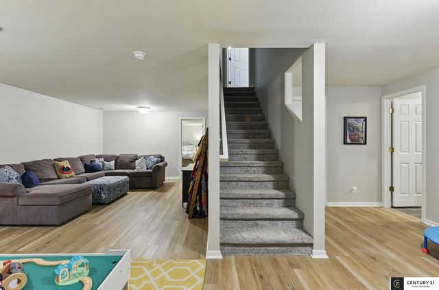 2421 Sand Hills Drive, Papillion, NE 68046