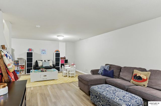 2421 Sand Hills Drive, Papillion, NE 68046