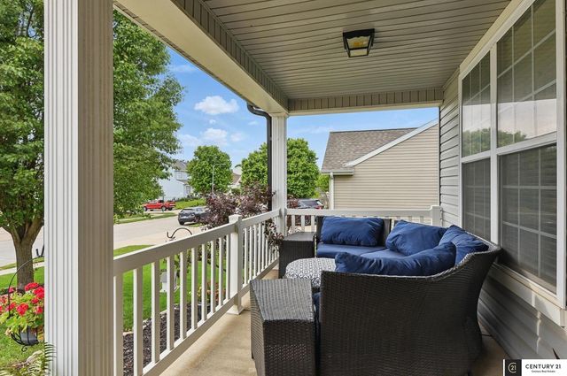 2421 Sand Hills Drive, Papillion, NE 68046