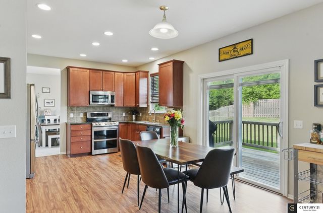 2421 Sand Hills Drive, Papillion, NE 68046