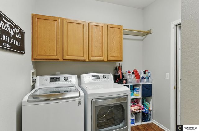 2421 Sand Hills Drive, Papillion, NE 68046