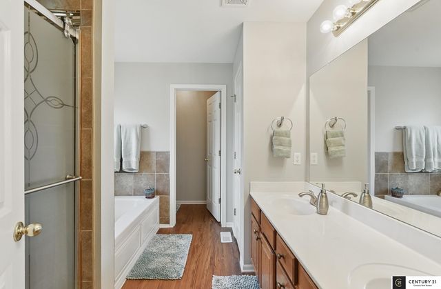 2421 Sand Hills Drive, Papillion, NE 68046