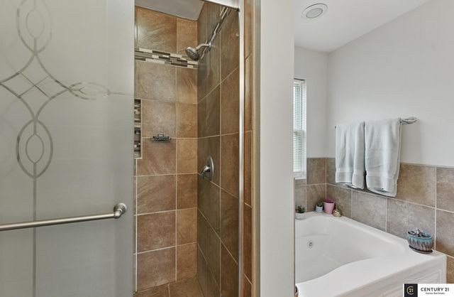 2421 Sand Hills Drive, Papillion, NE 68046