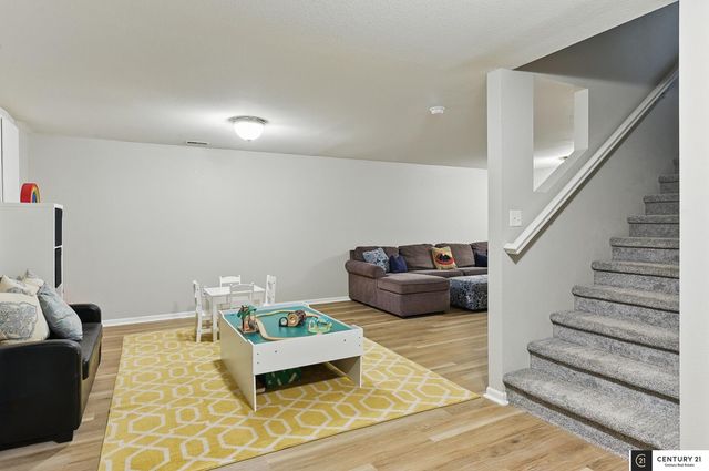 2421 Sand Hills Drive, Papillion, NE 68046