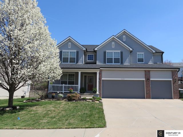 2421 Sand Hills Drive, Papillion, NE 68046