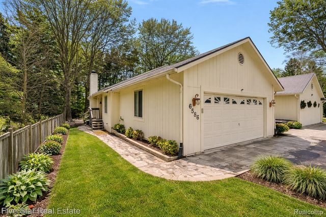 6586 Pontiac Lake Road 1, Waterford Charter Township, MI 48327