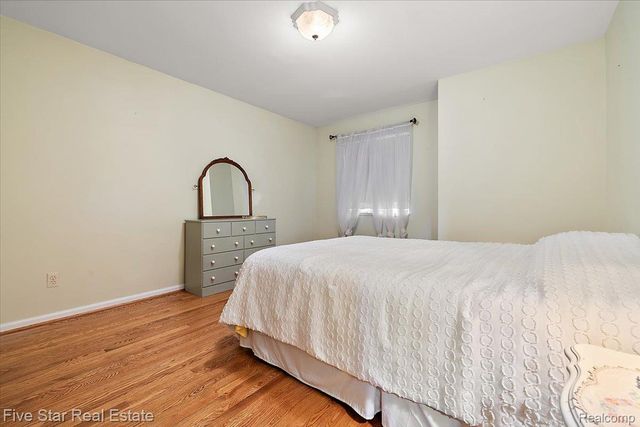 6586 Pontiac Lake Road 1, Waterford Charter Township, MI 48327