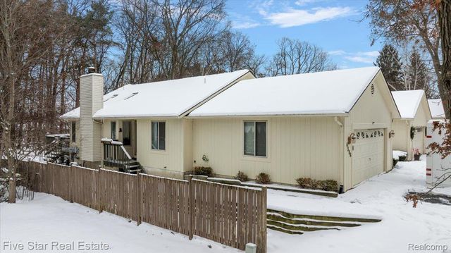 6586 Pontiac Lake Road 1, Waterford Charter Township, MI 48327