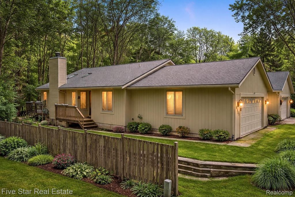 6586 Pontiac Lake Road 1, Waterford Charter Township, MI 48327