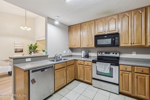 4240 MIGRATION Drive 6, Jacksonville, FL 32257