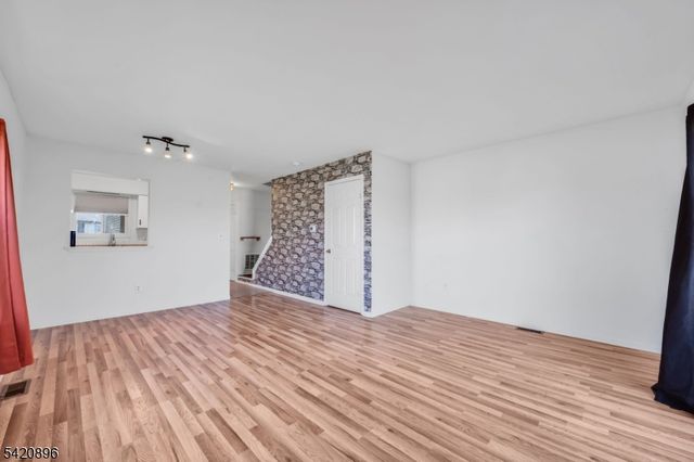 233 Spruce Ct, Raritan Twp., NJ 08822