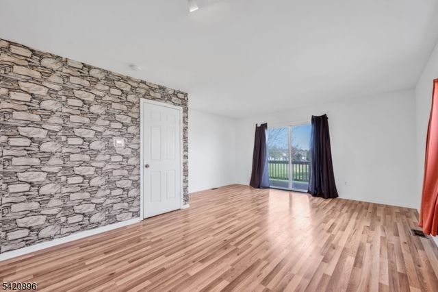 233 Spruce Ct, Raritan Twp., NJ 08822