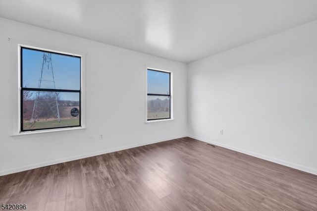 233 Spruce Ct, Raritan Twp., NJ 08822