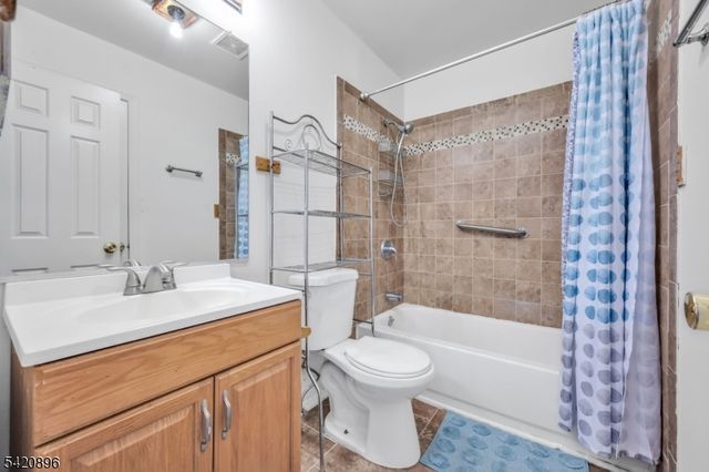 233 Spruce Ct, Raritan Twp., NJ 08822