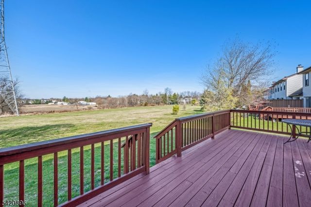 233 Spruce Ct, Raritan Twp., NJ 08822