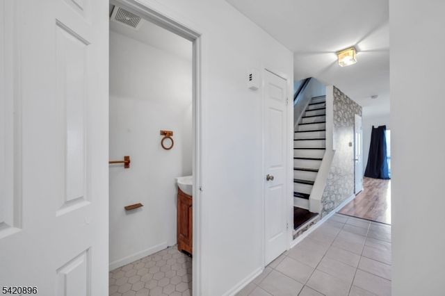 233 Spruce Ct, Raritan Twp., NJ 08822