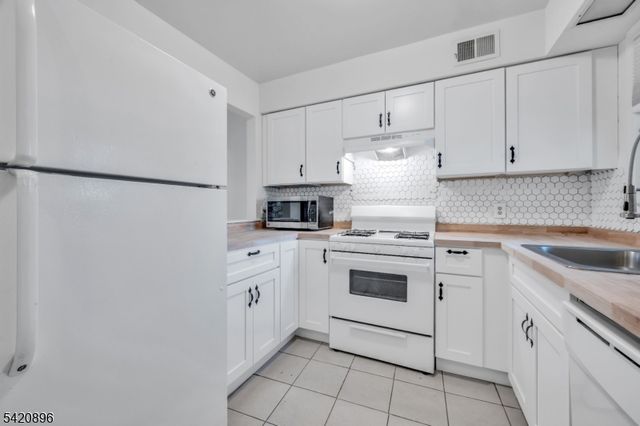 233 Spruce Ct, Raritan Twp., NJ 08822
