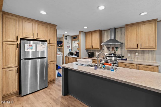 612 Grassy Valley Road, Whitesburg, TN 37891