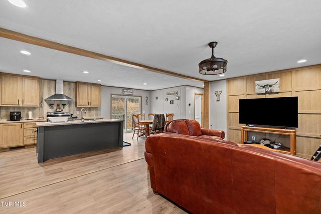 612 Grassy Valley Road, Whitesburg, TN 37891