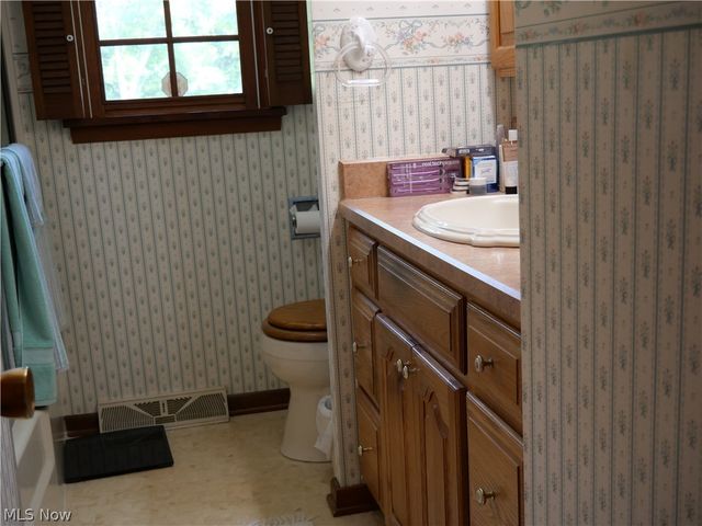 37460 Giles Road, Grafton, OH 44044