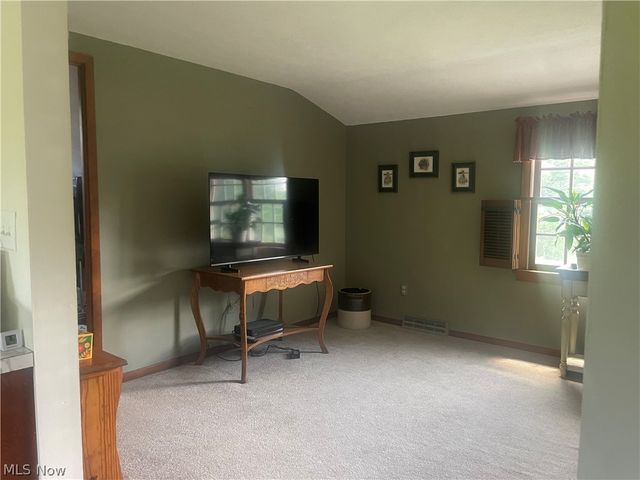 37460 Giles Road, Grafton, OH 44044
