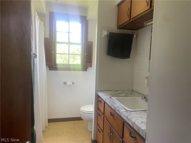 37460 Giles Road, Grafton, OH 44044
