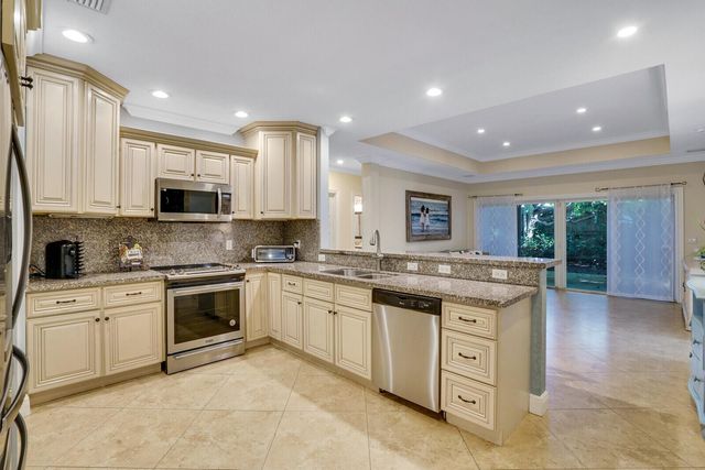715 SW 25th Place, Boynton Beach, FL 33435