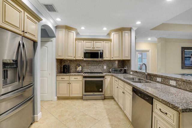 715 SW 25th Place, Boynton Beach, FL 33435