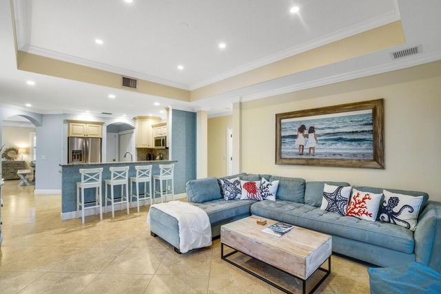 715 SW 25th Place, Boynton Beach, FL 33435