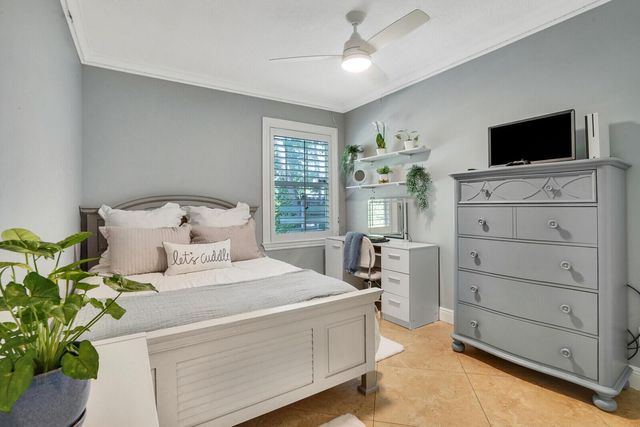 715 SW 25th Place, Boynton Beach, FL 33435