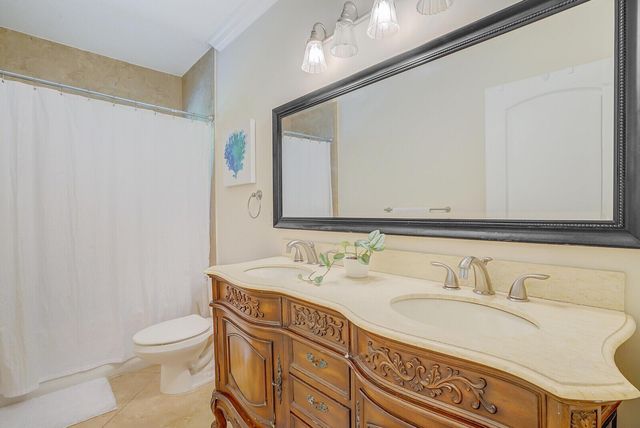 715 SW 25th Place, Boynton Beach, FL 33435