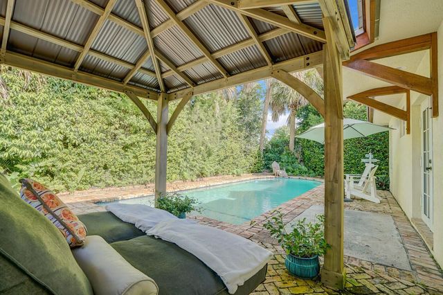 715 SW 25th Place, Boynton Beach, FL 33435