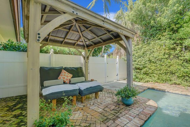 715 SW 25th Place, Boynton Beach, FL 33435