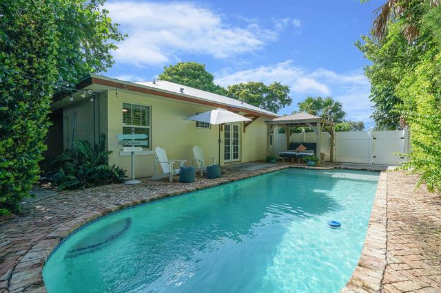 715 SW 25th Place, Boynton Beach, FL 33435