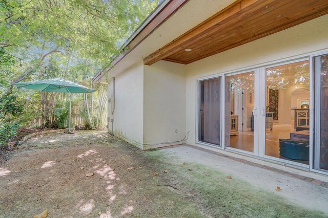 715 SW 25th Place, Boynton Beach, FL 33435