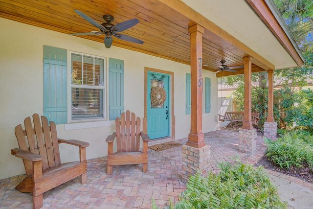 715 SW 25th Place, Boynton Beach, FL 33435