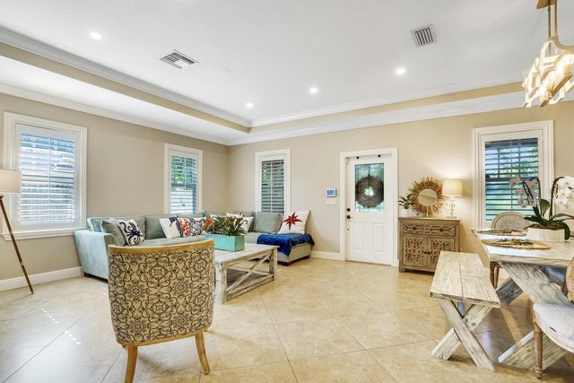 715 SW 25th Place, Boynton Beach, FL 33435